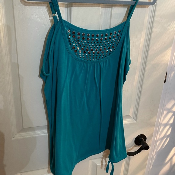 🥰 4/$25- Green Tank - Measurements added - Picture 1 of 10